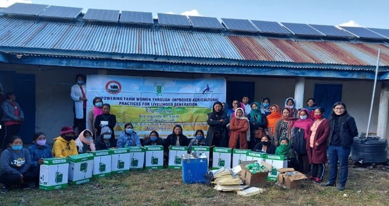 Women farmers from Longmatra and Sitimi blocks with officials during the training cum input distribution programme held from December 7 to 11. (Photo Courtesy: KVK Kiphire) 